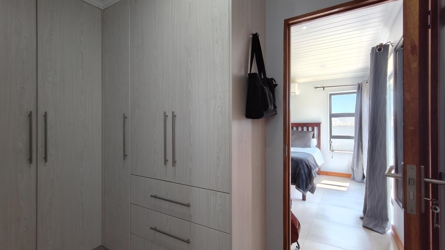 4 Bedroom Property for Sale in Outeniquasbosch Western Cape